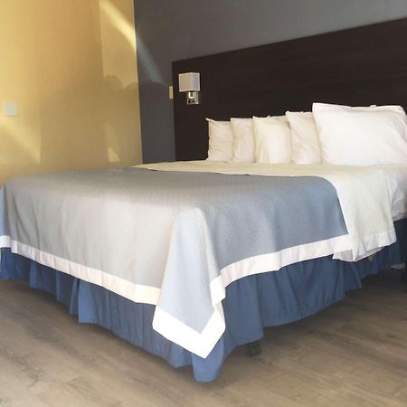 Days Inn By Wyndham Airport - Финикс Екстериор снимка