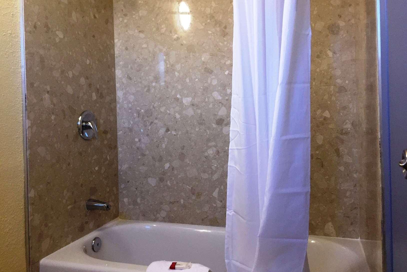 Days Inn By Wyndham Airport - Финикс Екстериор снимка