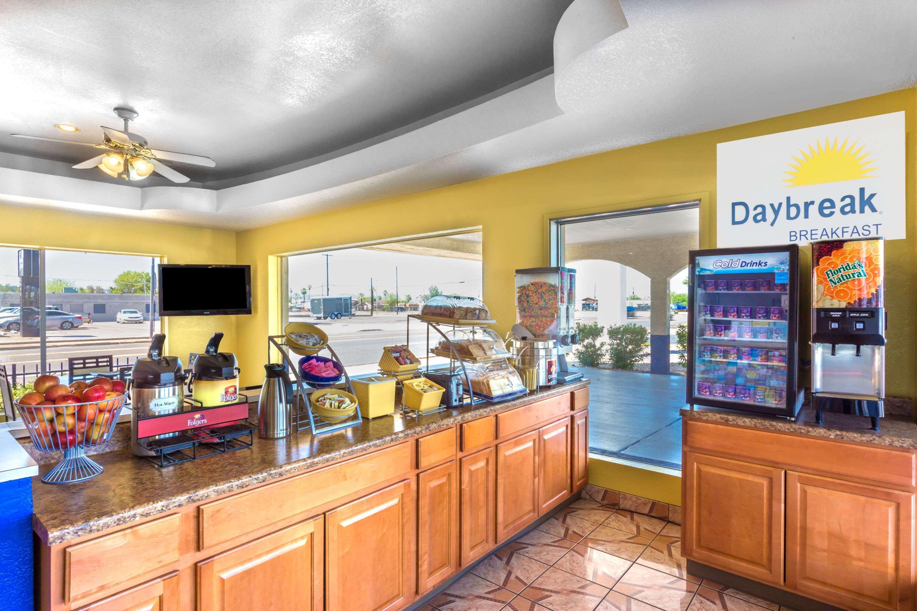 Days Inn By Wyndham Airport - Финикс Екстериор снимка