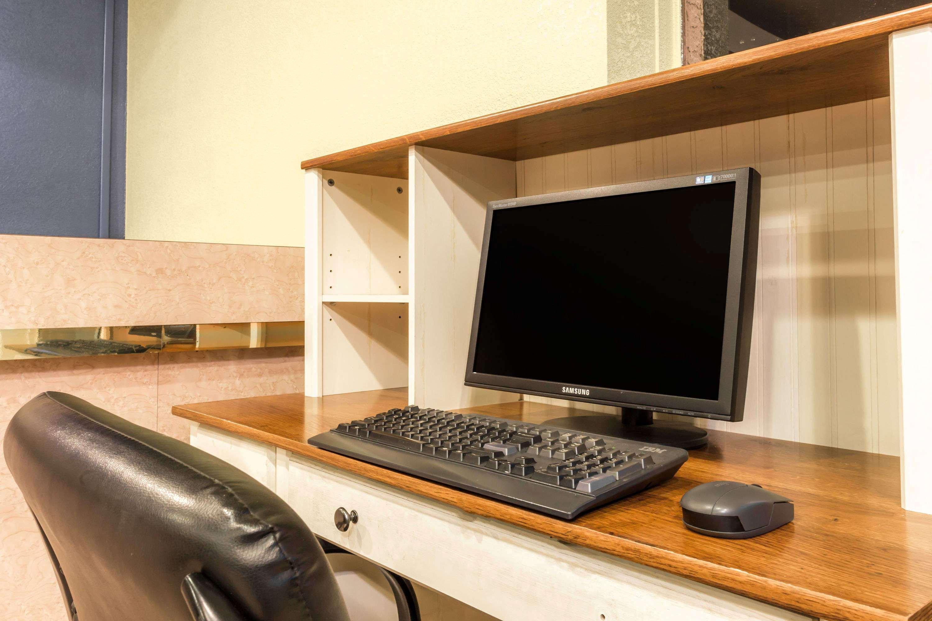 Days Inn By Wyndham Airport - Финикс Екстериор снимка