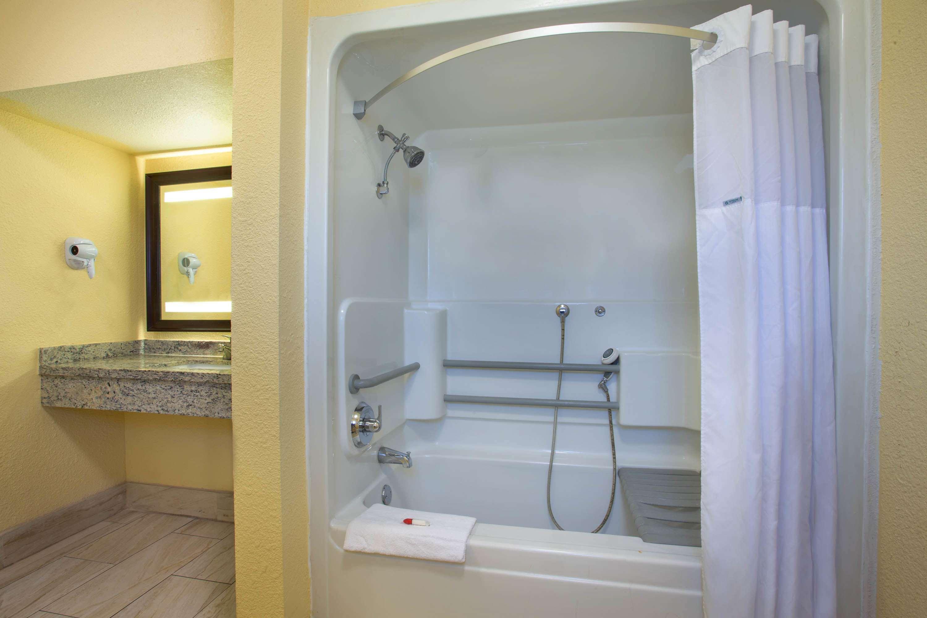 Days Inn By Wyndham Airport - Финикс Екстериор снимка
