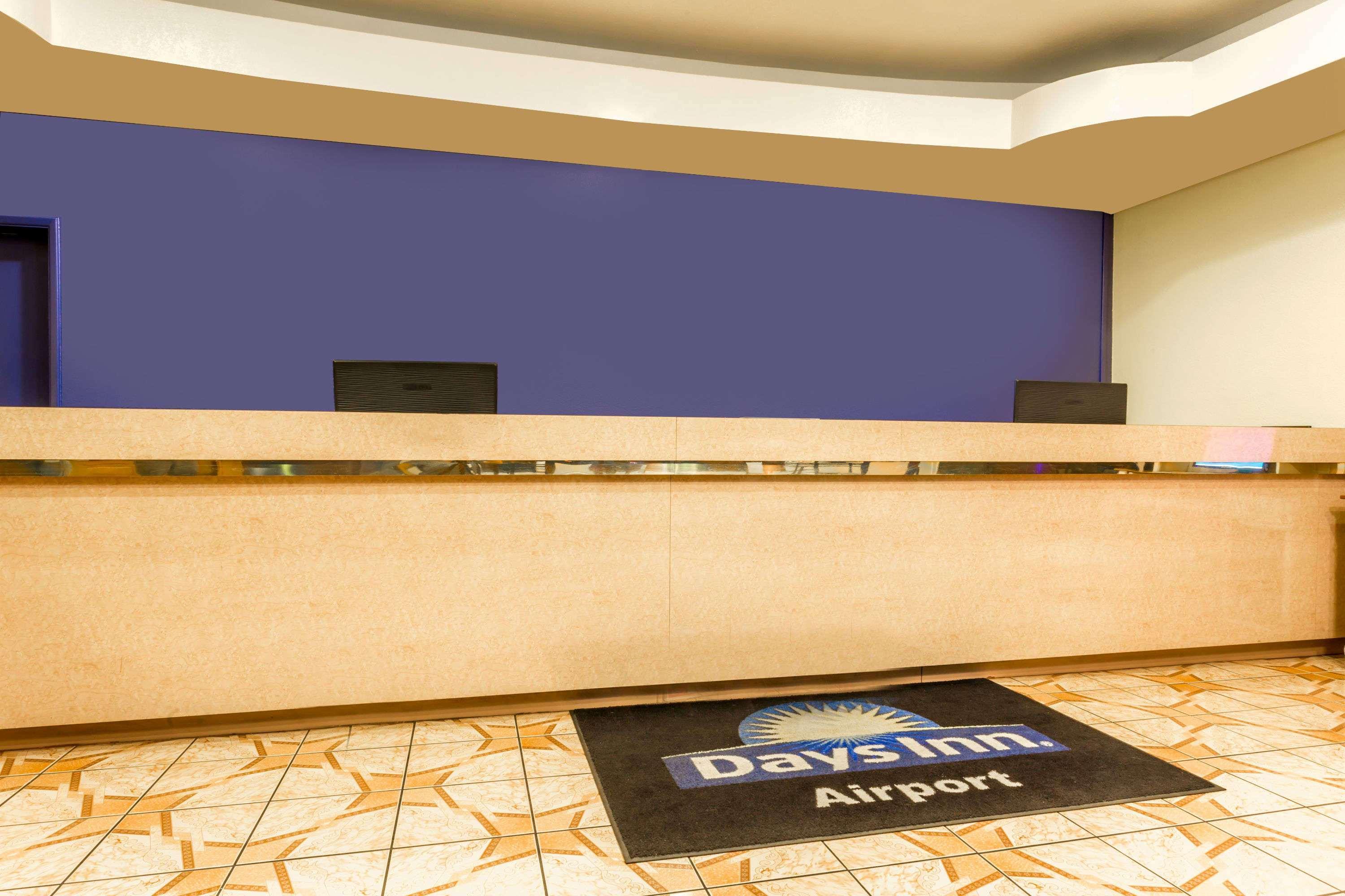Days Inn By Wyndham Airport - Финикс Екстериор снимка