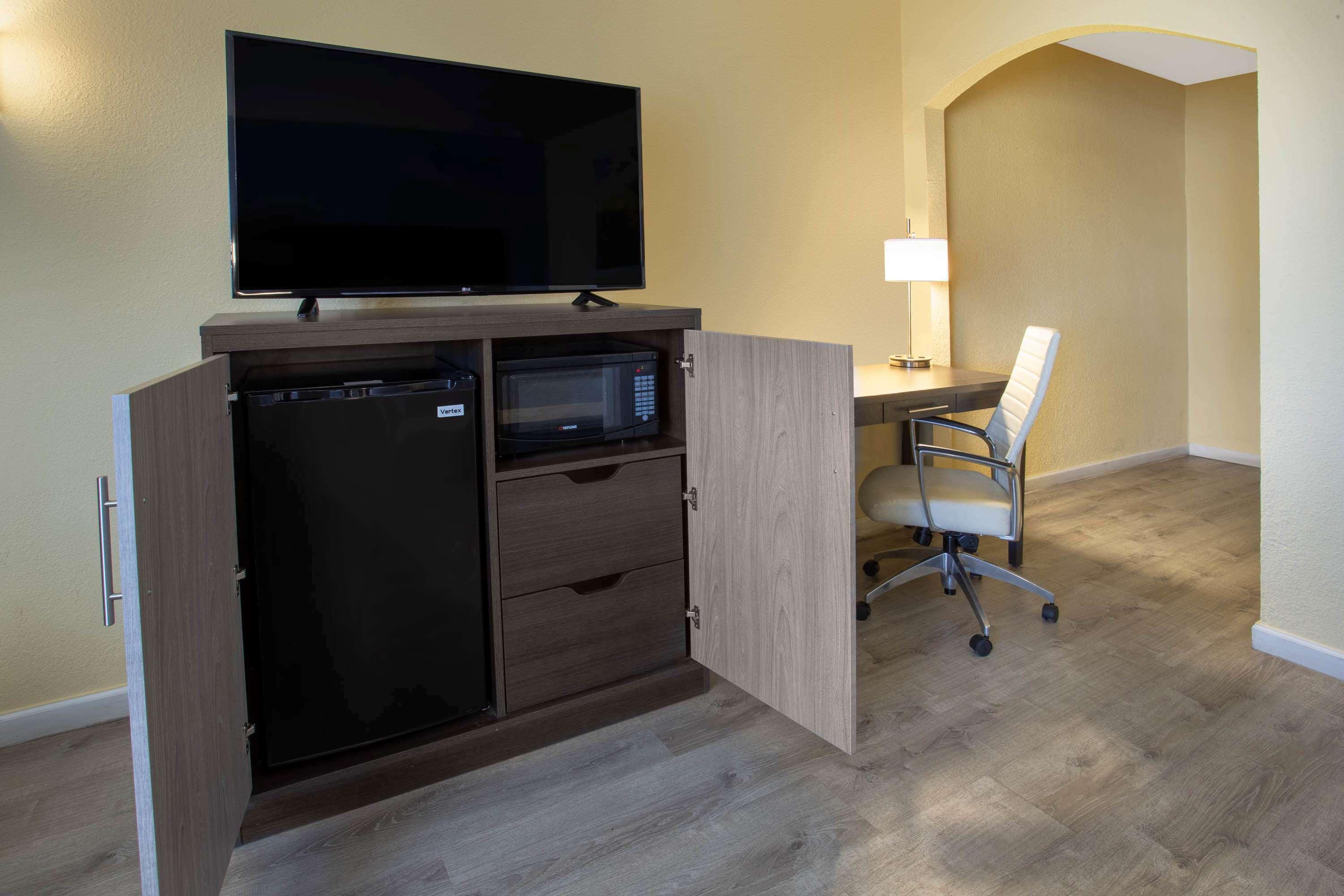 Days Inn By Wyndham Airport - Финикс Екстериор снимка
