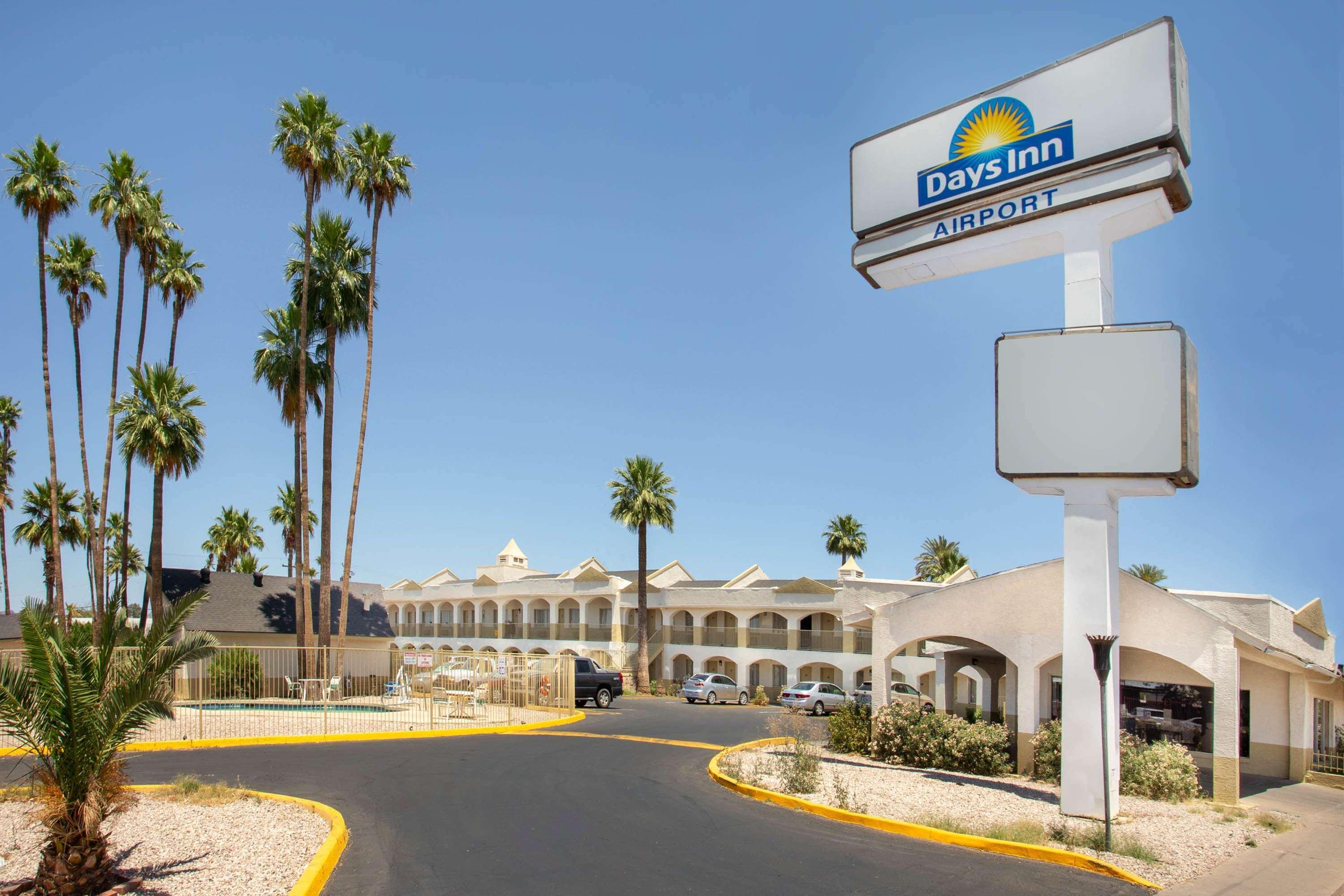 Days Inn By Wyndham Airport - Финикс Екстериор снимка