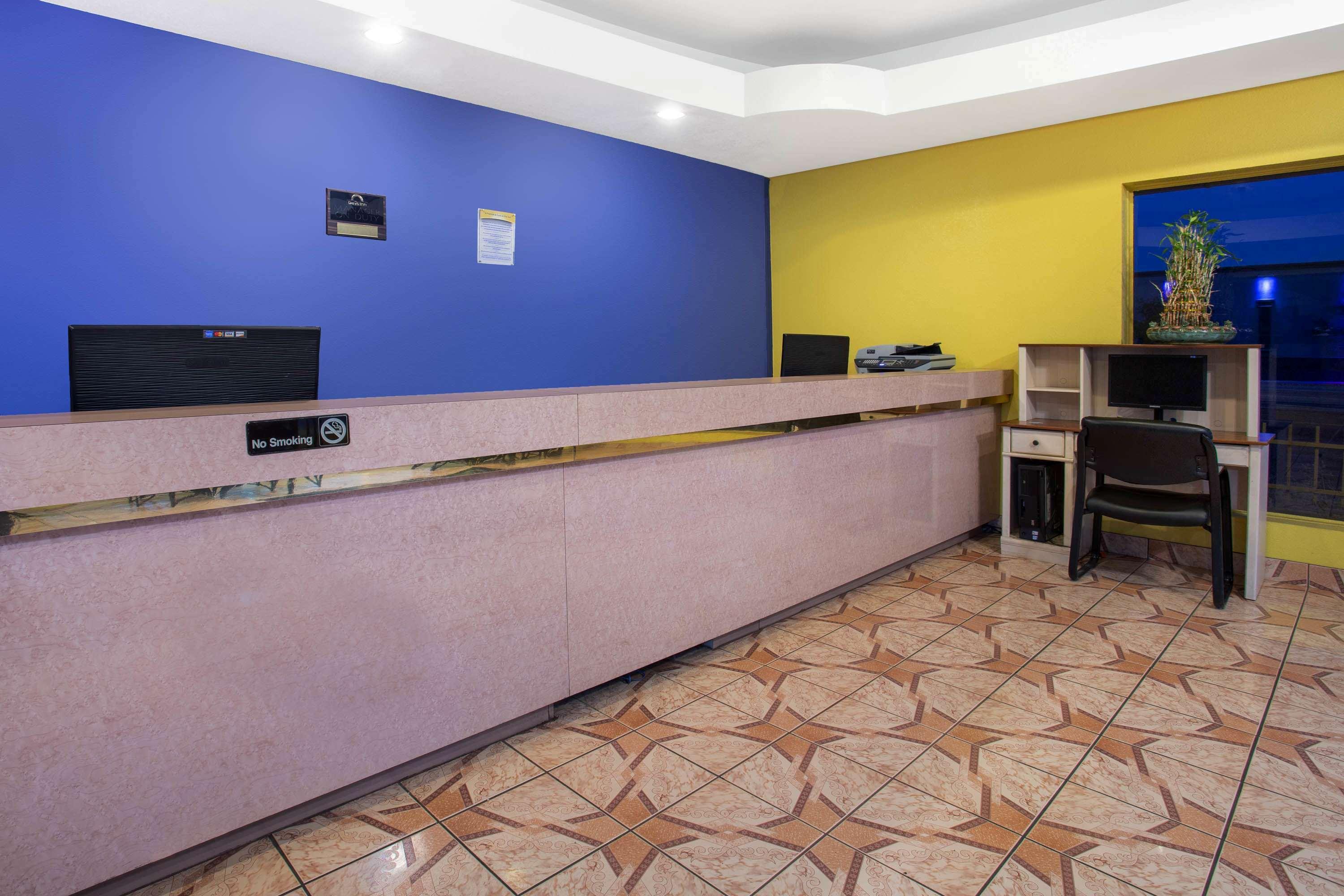 Days Inn By Wyndham Airport - Финикс Екстериор снимка