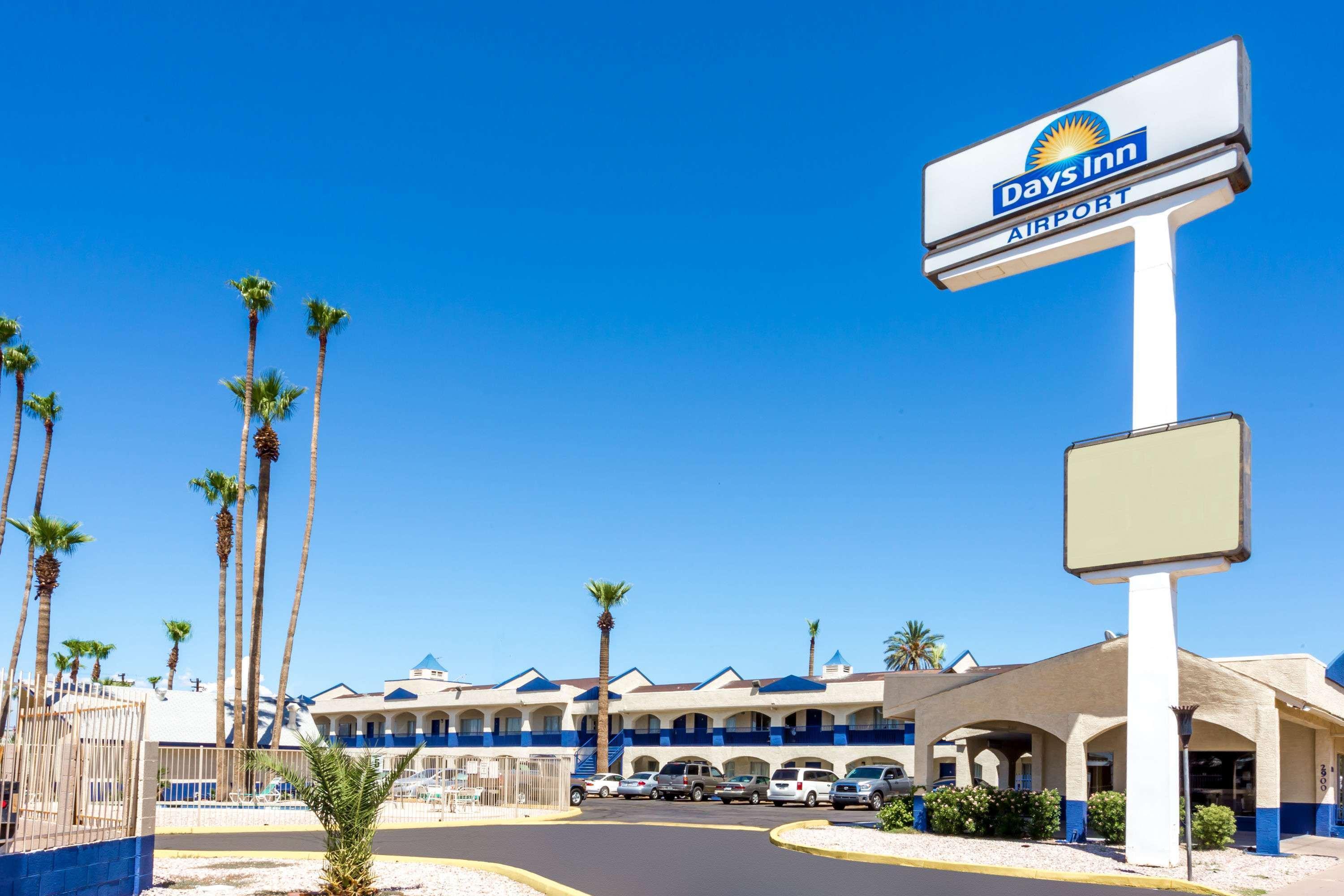 Days Inn By Wyndham Airport - Финикс Екстериор снимка