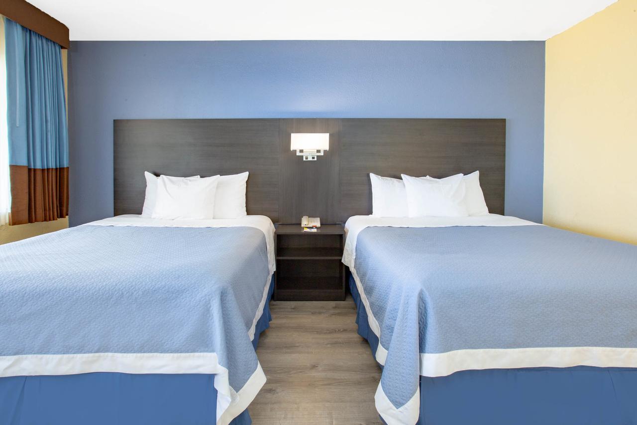 Days Inn By Wyndham Airport - Финикс Екстериор снимка