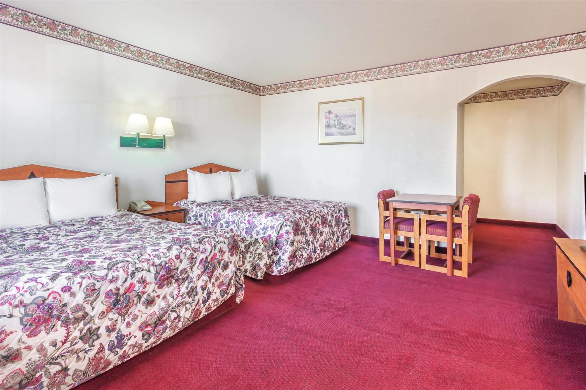 Days Inn By Wyndham Airport - Финикс Екстериор снимка