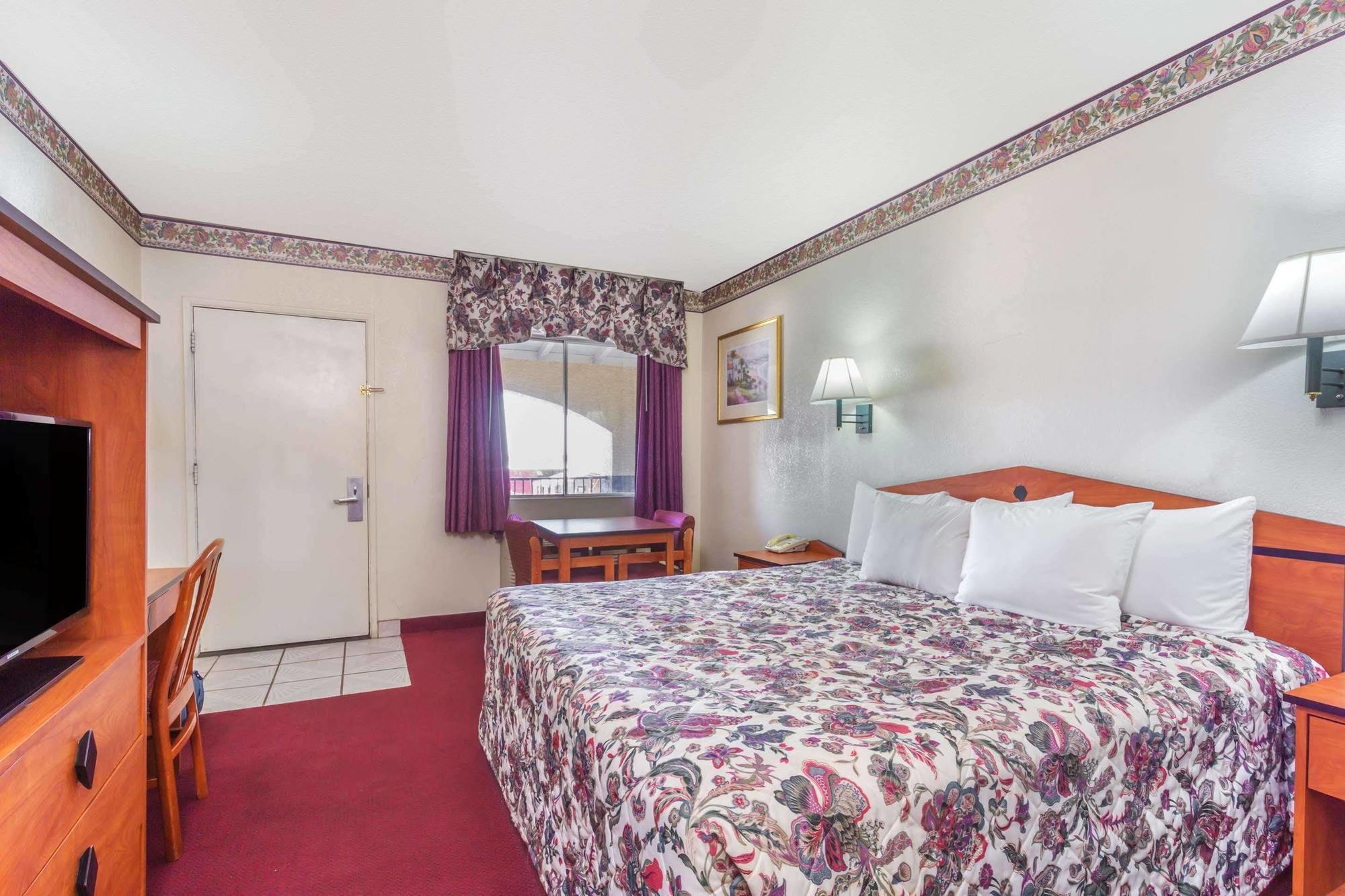 Days Inn By Wyndham Airport - Финикс Екстериор снимка